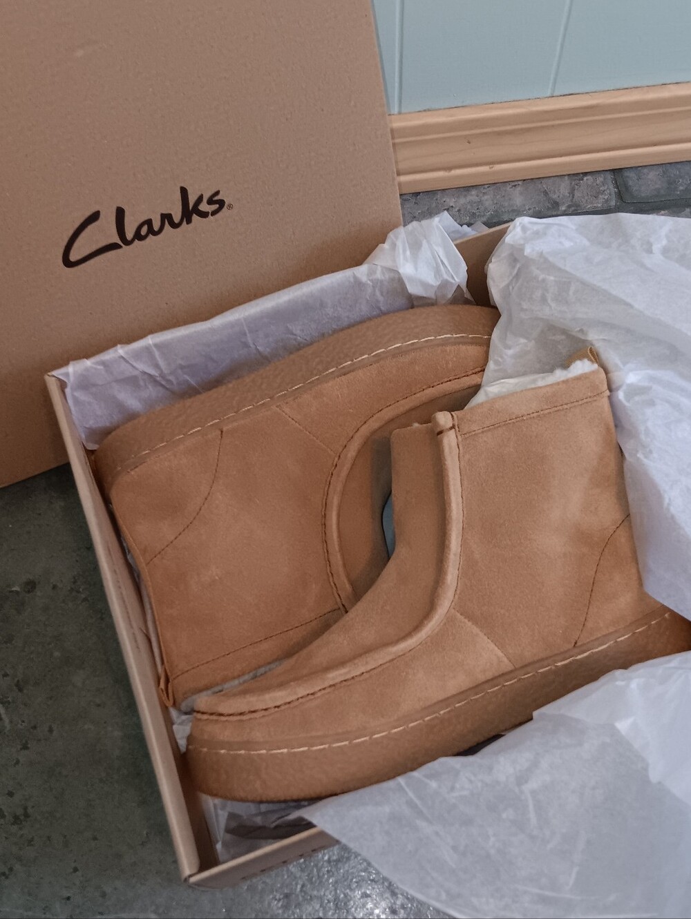 Clarks Barleigh Light Tan Suede Ankle Booties Sz 7.5M NEW